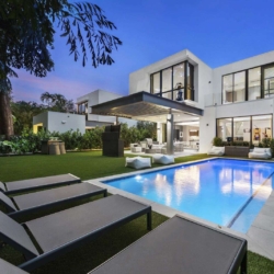 Modern Luxury Villa in Coconut Grove w/ Pool & Prime Location