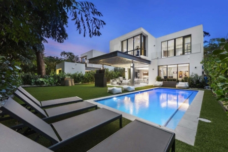 Modern Luxury Villa in Coconut Grove w/ Pool & Prime Location
