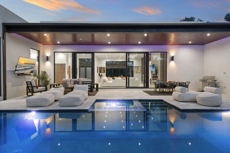 Spacious Waterfront Villa in Fort Lauderdale – Perfect for Entertaining
