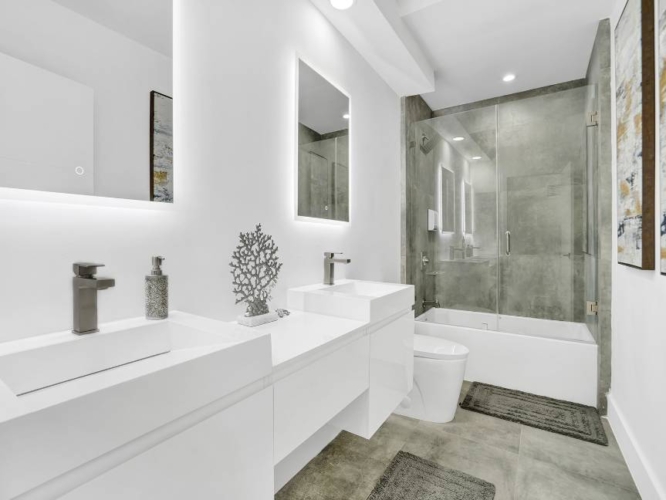 Modern 4-Bedroom Miami Villa w/ Pool, Near Beaches