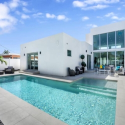 Modern 4-Bedroom Miami Villa w/ Pool, Near Beaches