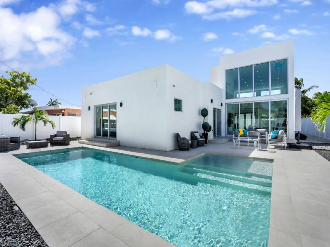 Modern 4-Bedroom Miami Villa w/ Pool, Near Beaches