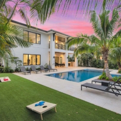Luxury Tropical Escape with Pool, Jacuzzi & Game Room