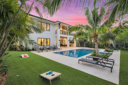Luxury Tropical Escape with Pool, Jacuzzi & Game Room