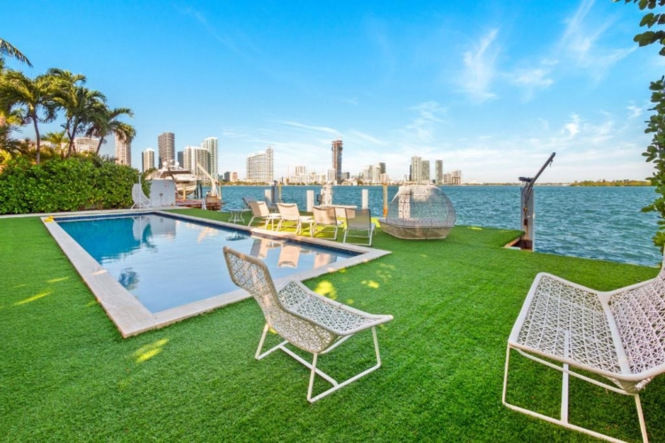 Luxury Waterfront Villa w/ Heated Pool & Jacuzzi on Venetian Islands