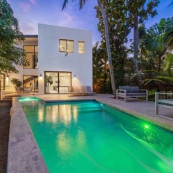Modern 6-BR Villa w/ Heated Pool Near Grove Marina