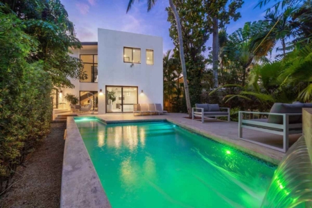 Modern 6-BR Villa w/ Heated Pool Near Grove Marina