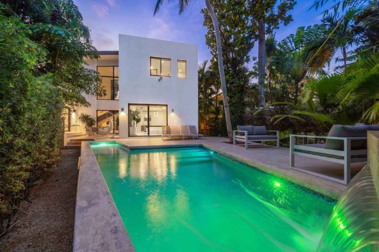 Modern 6-BR Villa w/ Heated Pool Near Grove Marina