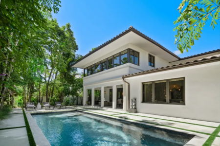 Mediterranean Villa w/ Heated Pool on Upper North Bay Rd