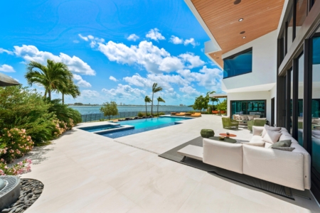 5-Bedroom Oceanfront Villa w/ Infinity Pool & Bay Views