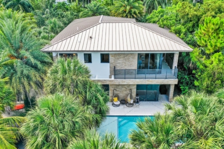 5-Bedroom Oceanfront Villa w/ Heated Pool & Bay Views