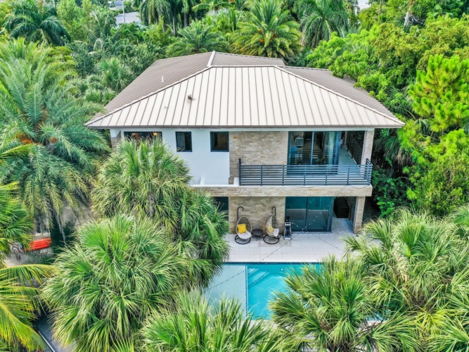 5-Bedroom Oceanfront Villa w/ Heated Pool & Bay Views