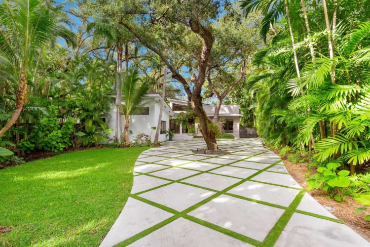 Modern Oasis in Coconut Grove w/ Pool & Prime Location